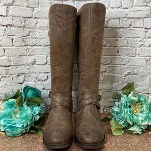 BRAND NEW Baretraps Alysha